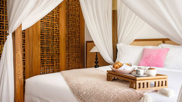 Villa Indrani - Breakfast in bedroom